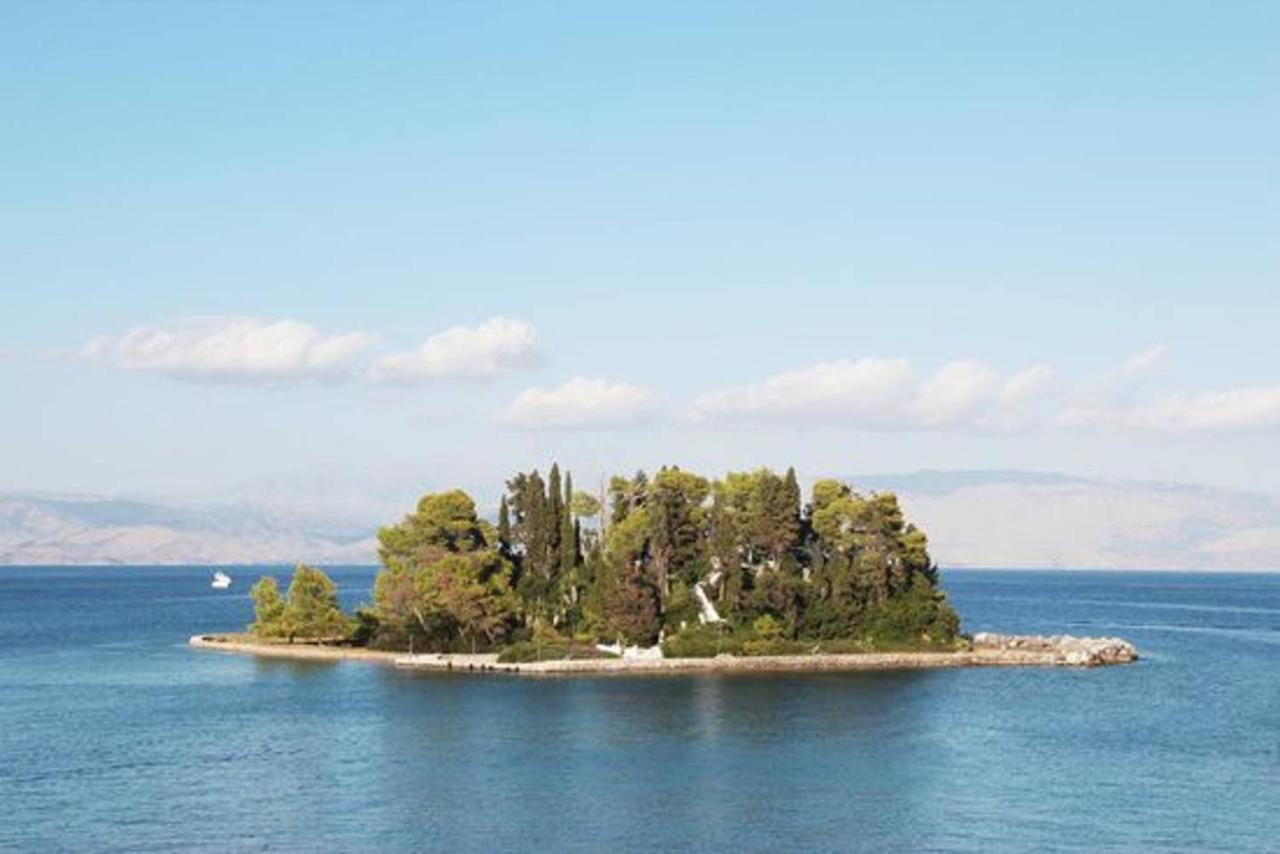 Batis Breeze Bed and Breakfast Perama  Exteriör bild
