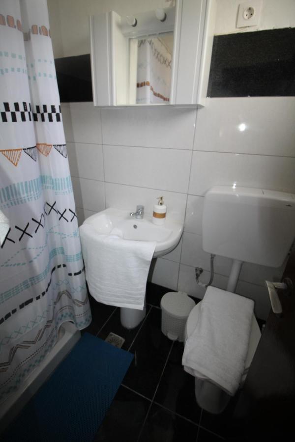 Batis Breeze Bed and Breakfast Perama  Exteriör bild