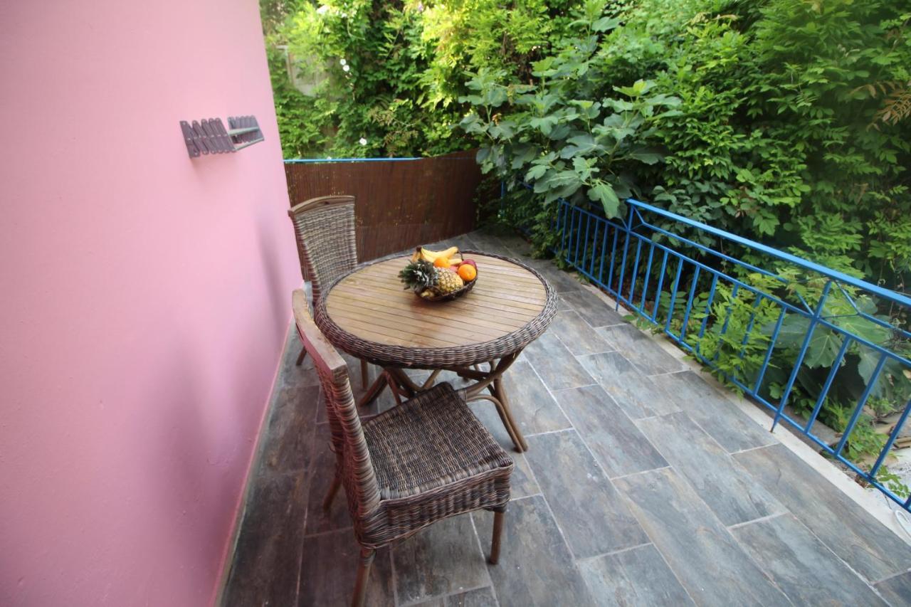 Batis Breeze Bed and Breakfast Perama  Exteriör bild
