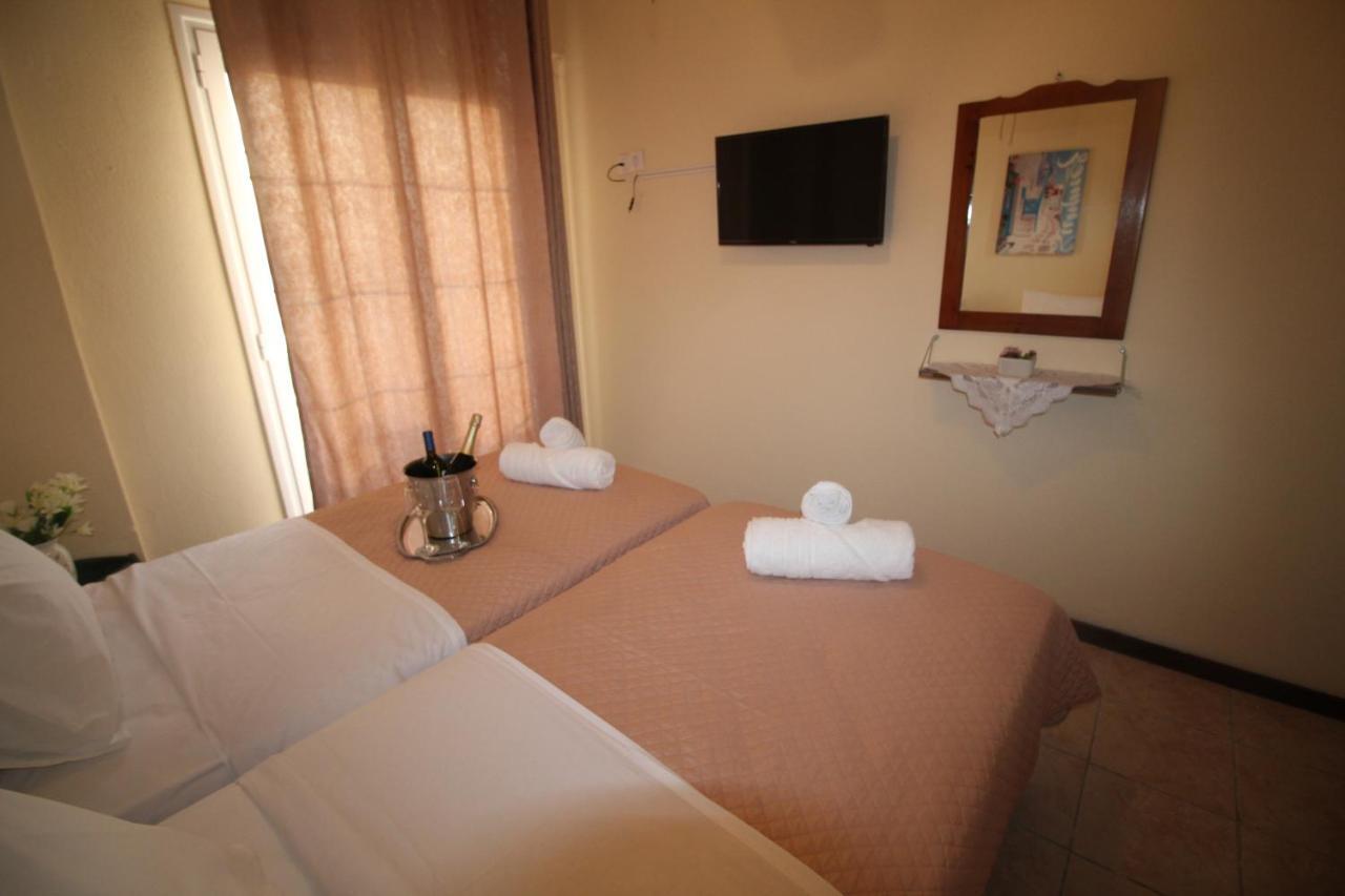 Batis Breeze Bed and Breakfast Perama  Exteriör bild