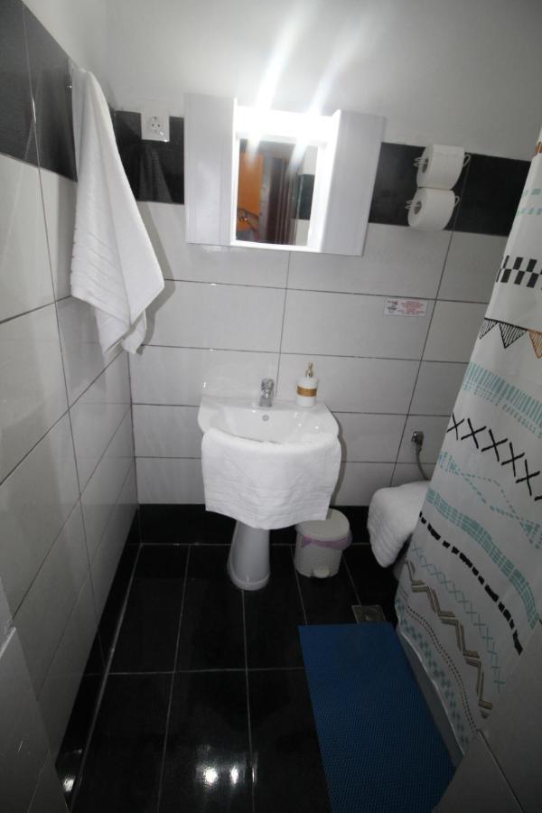 Batis Breeze Bed and Breakfast Perama  Exteriör bild