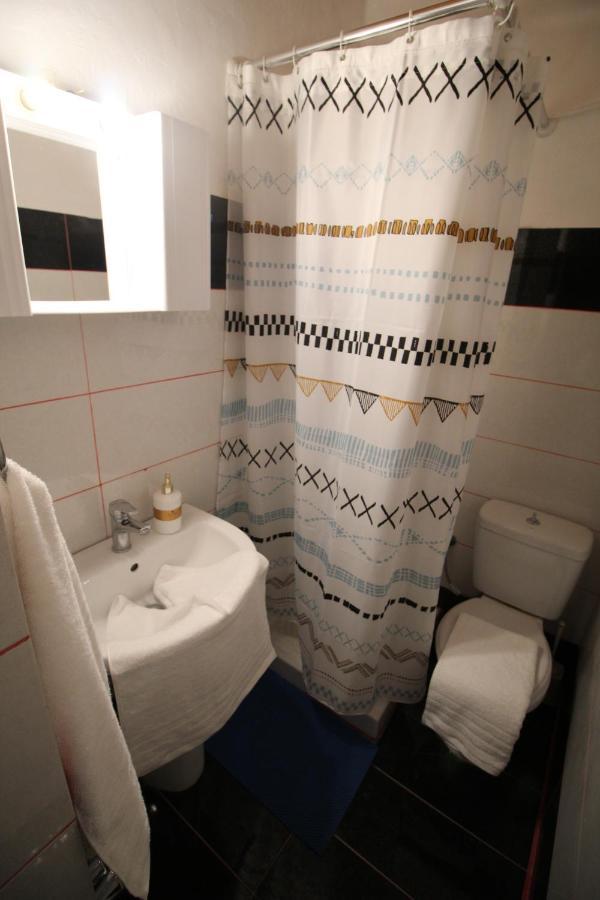Batis Breeze Bed and Breakfast Perama  Exteriör bild