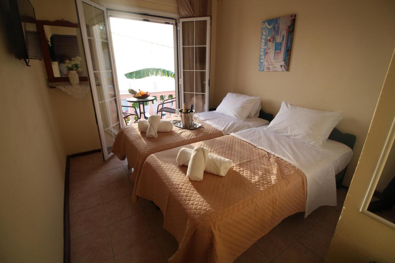 Batis Breeze Bed and Breakfast Perama  Exteriör bild
