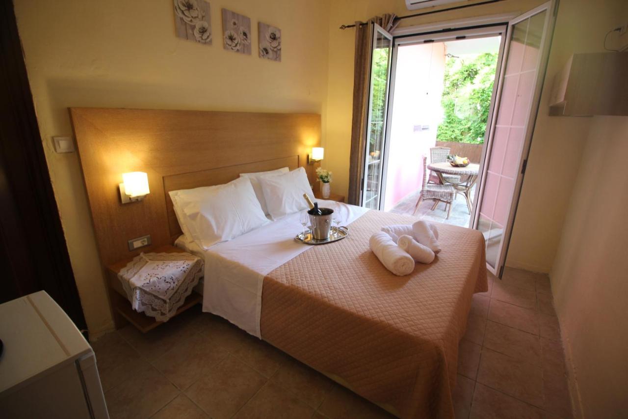 Batis Breeze Bed and Breakfast Perama  Exteriör bild