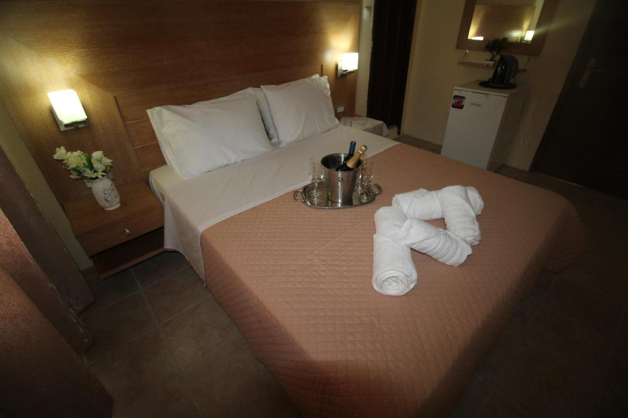 Batis Breeze Bed and Breakfast Perama  Exteriör bild
